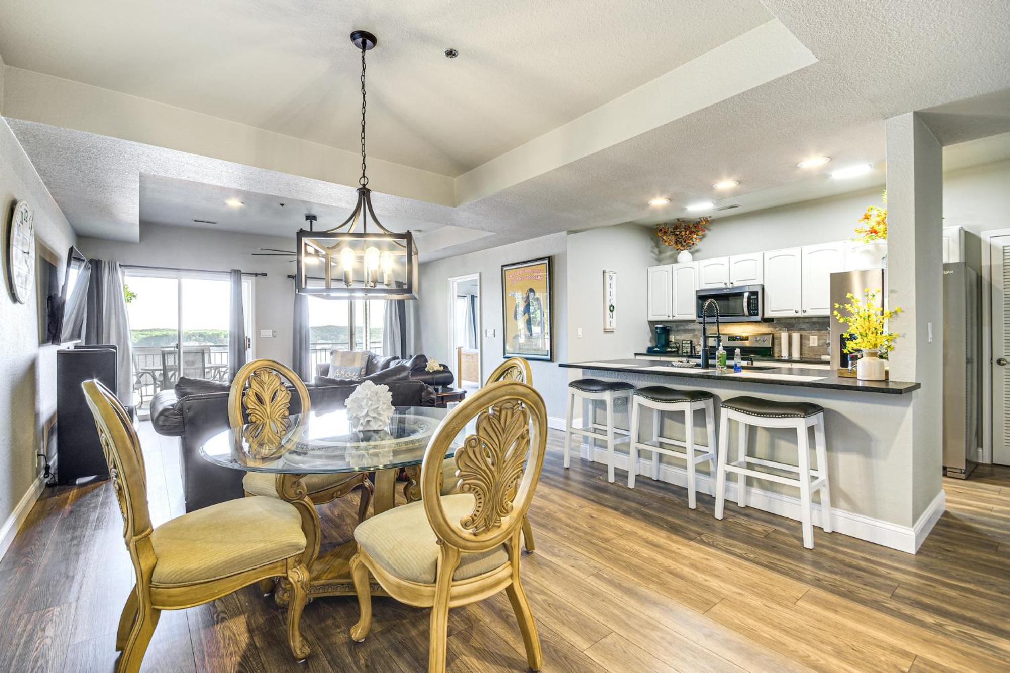 Waterfront Lake Ozark Condo With Deck And Pools Exterior photo
