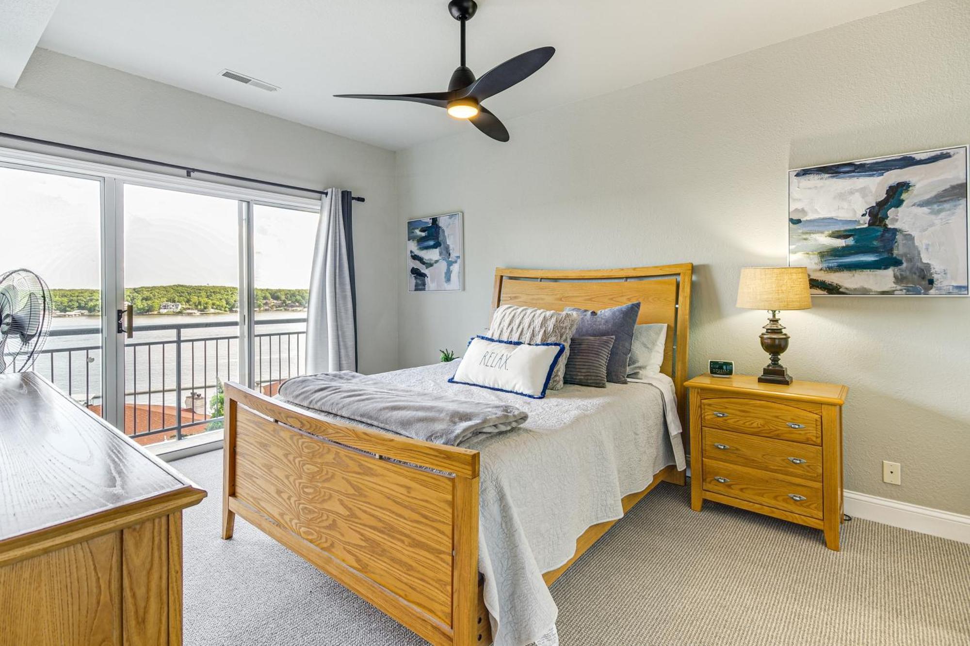 Waterfront Lake Ozark Condo With Deck And Pools Exterior photo