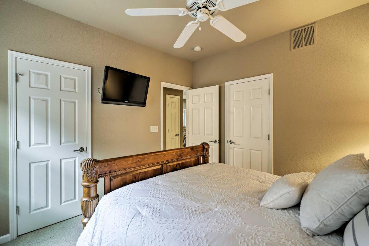 Waterfront Lake Ozark Condo With Deck And Pools Exterior photo