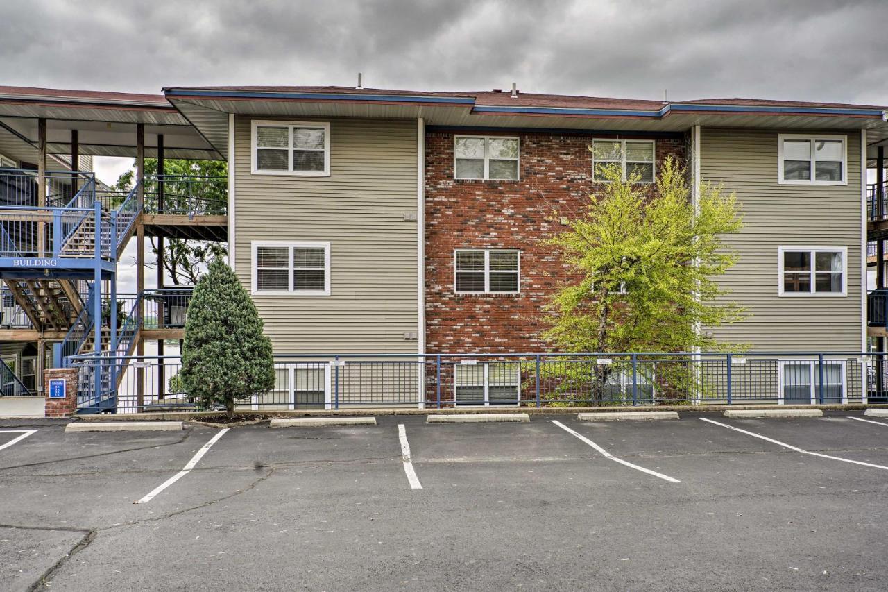 Waterfront Lake Ozark Condo With Deck And Pools Exterior photo