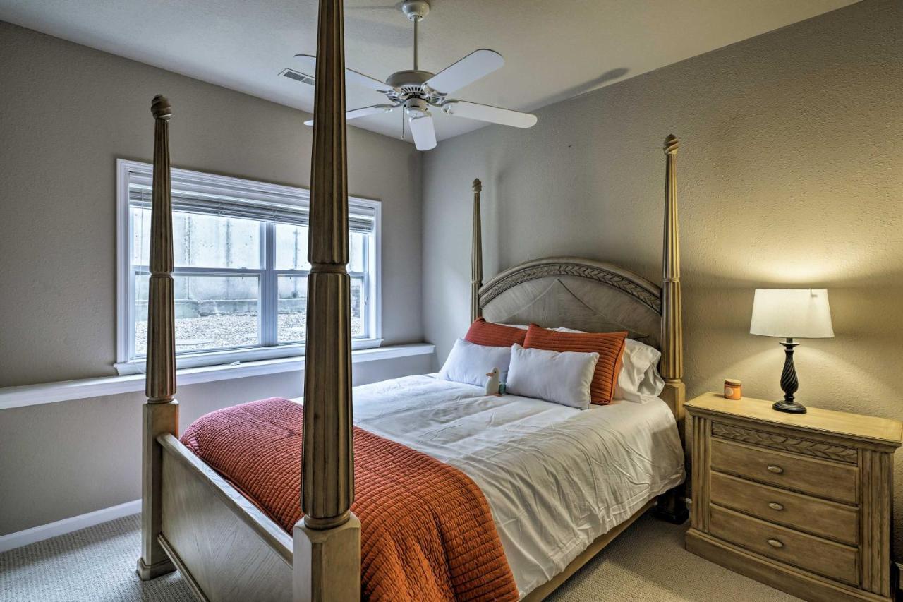 Waterfront Lake Ozark Condo With Deck And Pools Exterior photo